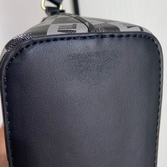 LONDON FOG ELLIE SIGNATURE CROSSBODY - Picture 12 of 15